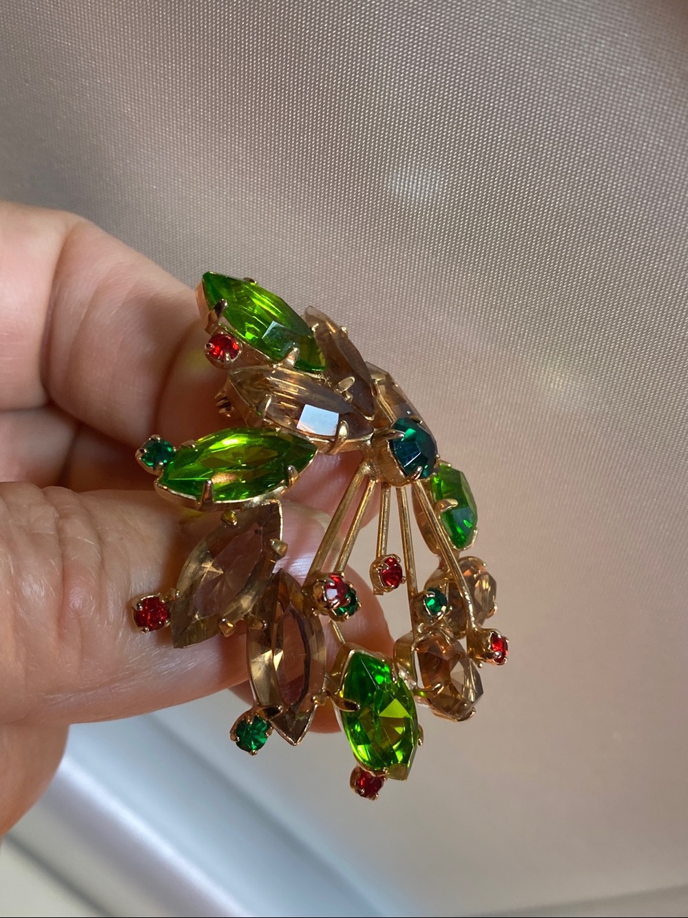 Vintage Juliana Style Rhinestone Brooch Green Smoky Topaz Gold Tone Spray Pin - Picture 3 of 6